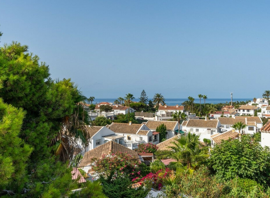 Resale - House -
El Faro