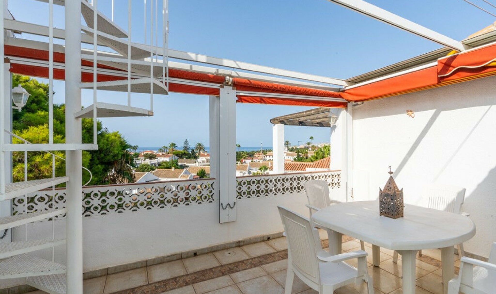 Resale - House -
El Faro