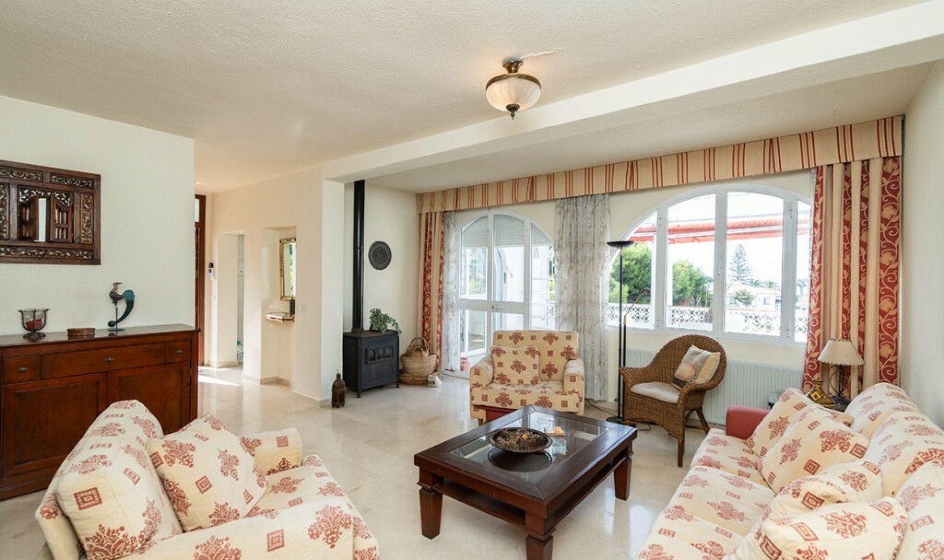 Resale - House -
El Faro