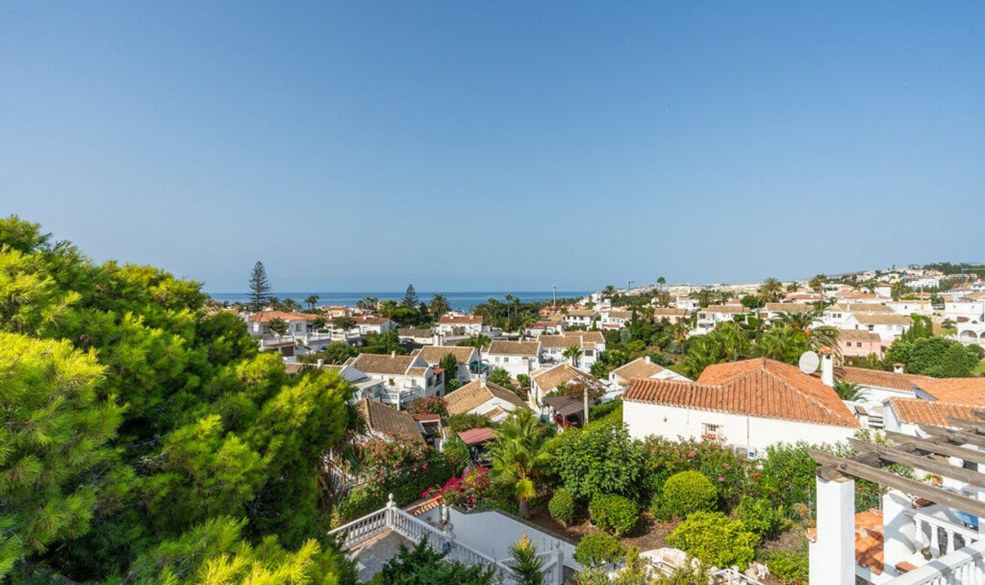 Resale - House -
El Faro