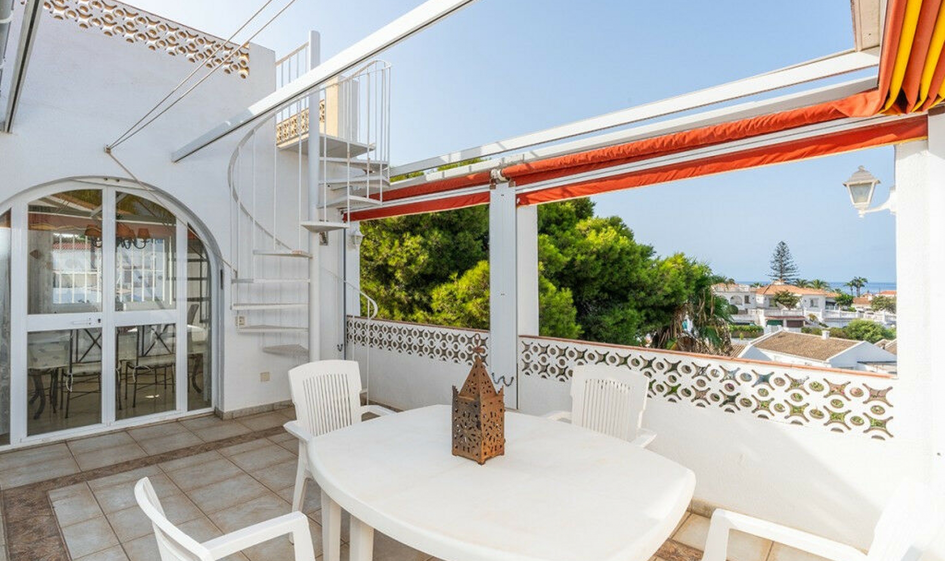 Resale - House -
El Faro