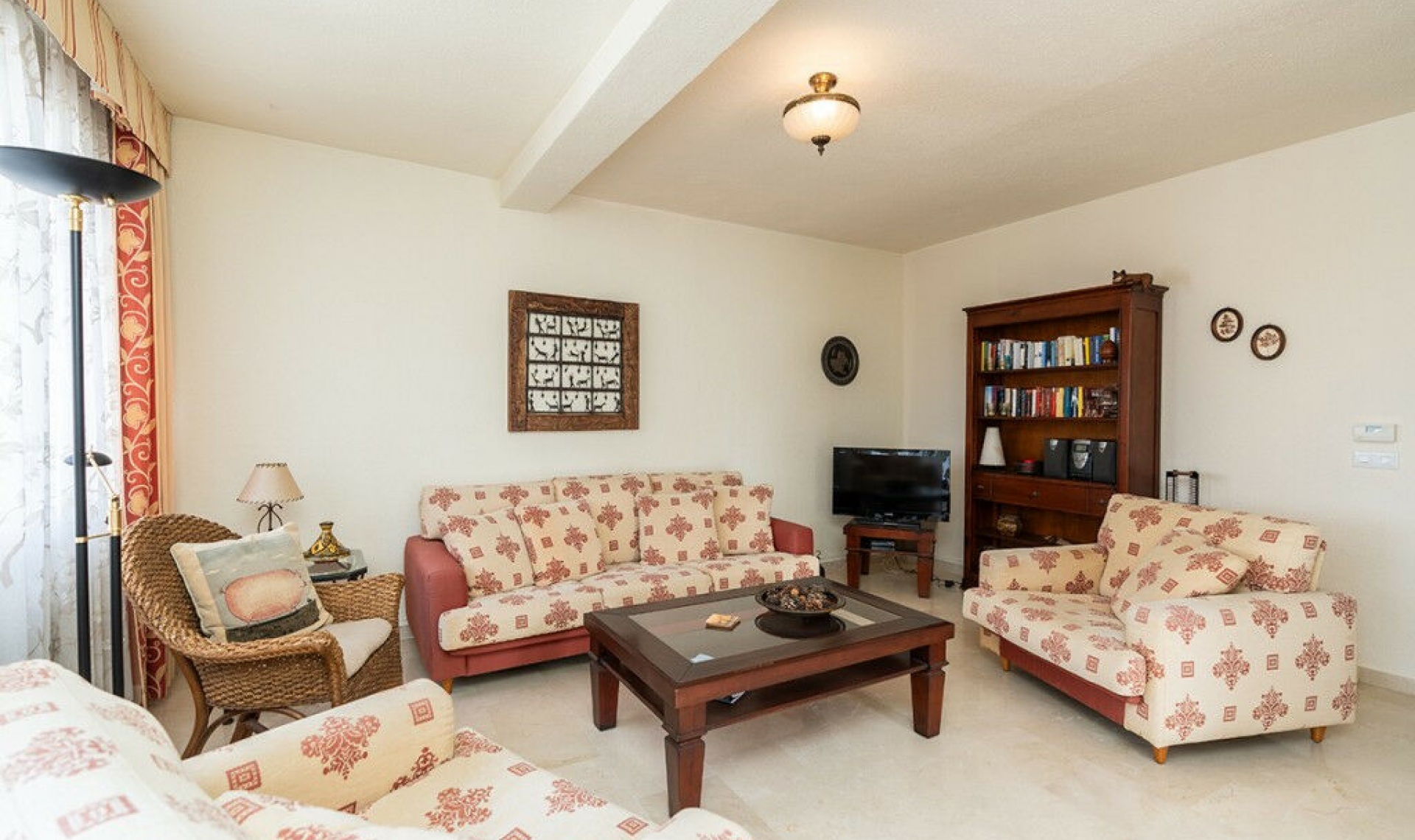 Resale - House -
El Faro