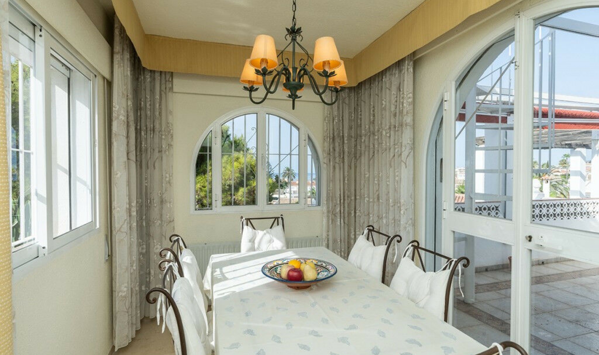 Resale - House -
El Faro