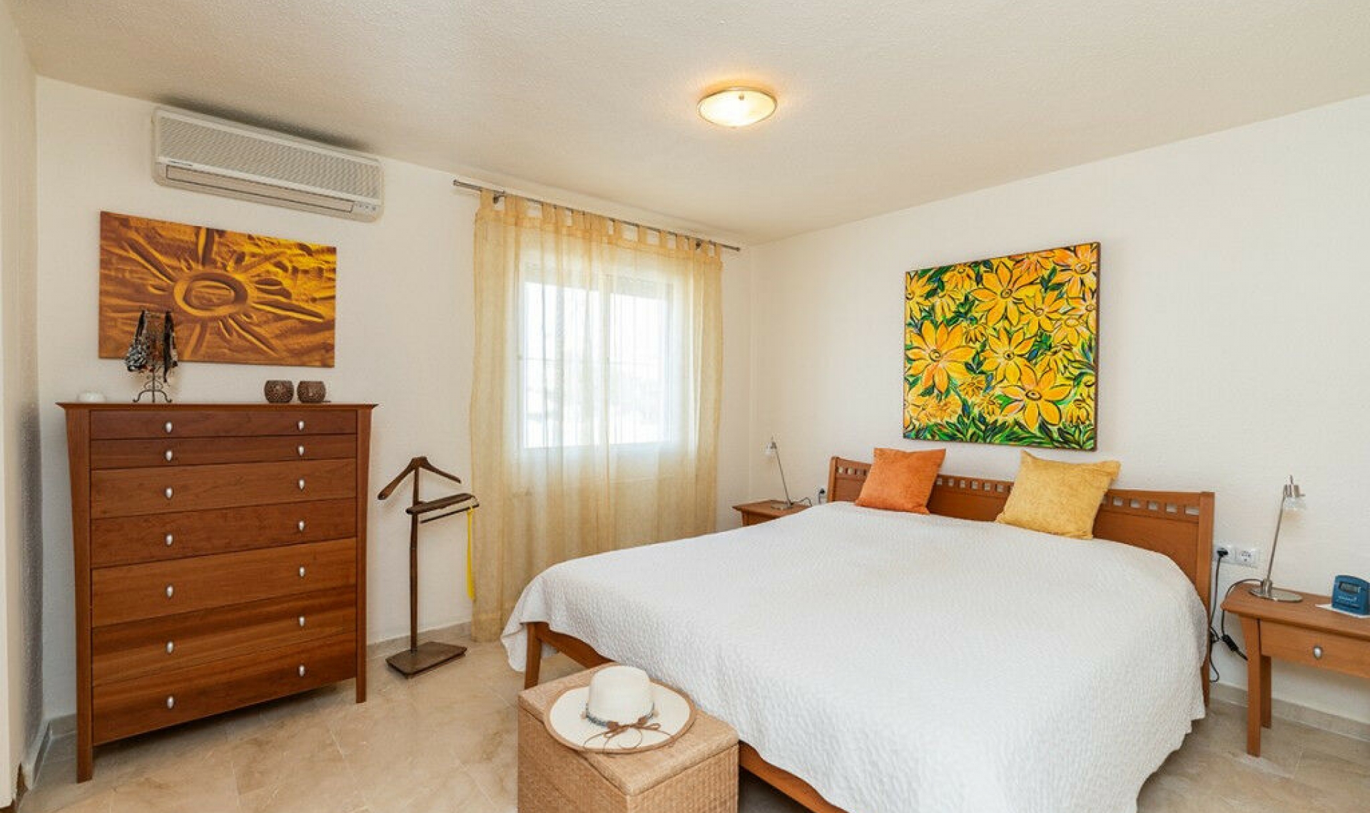 Resale - House -
El Faro