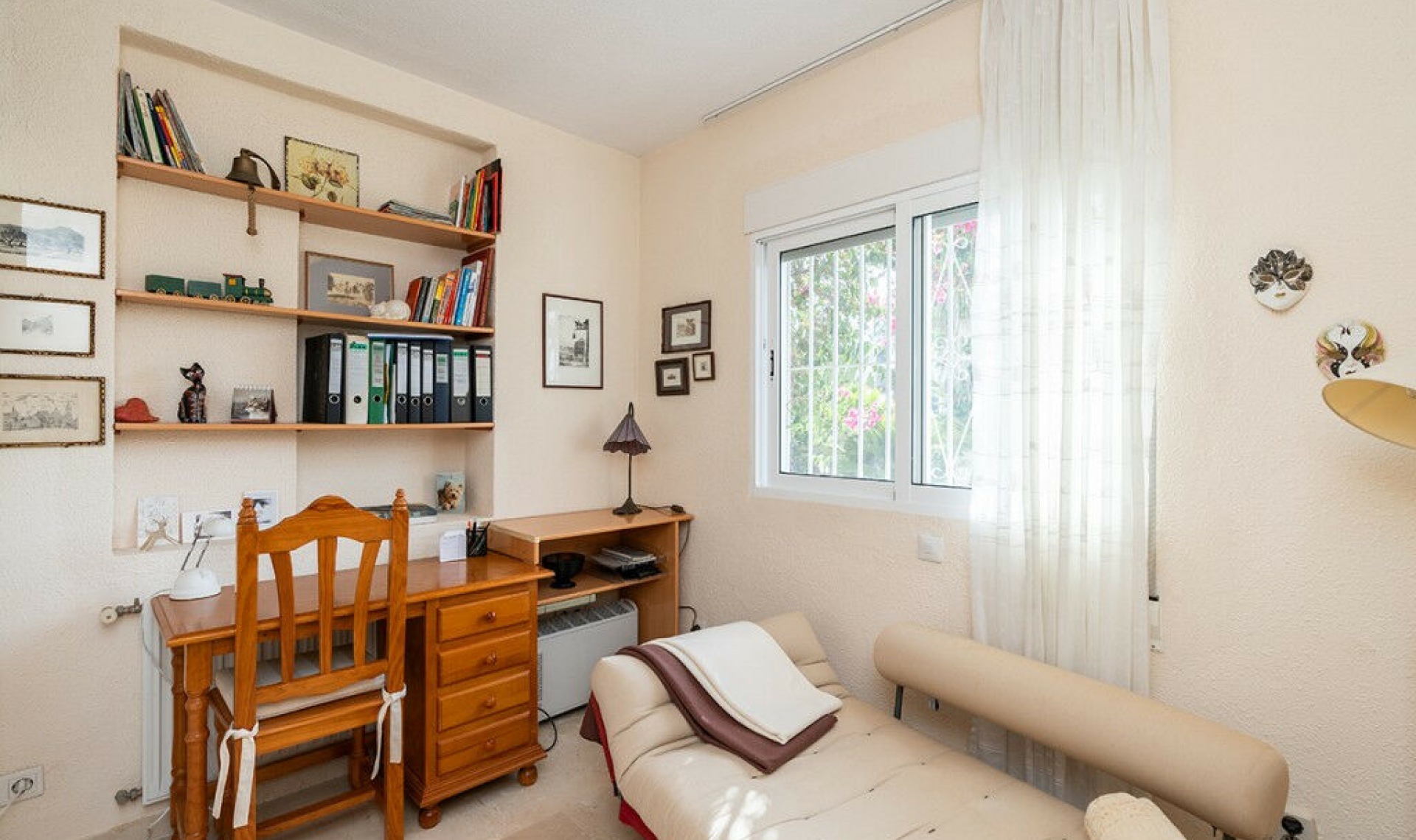 Resale - House -
El Faro