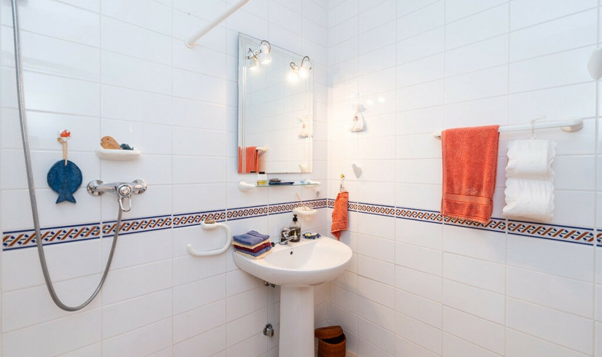 Resale - House -
El Faro