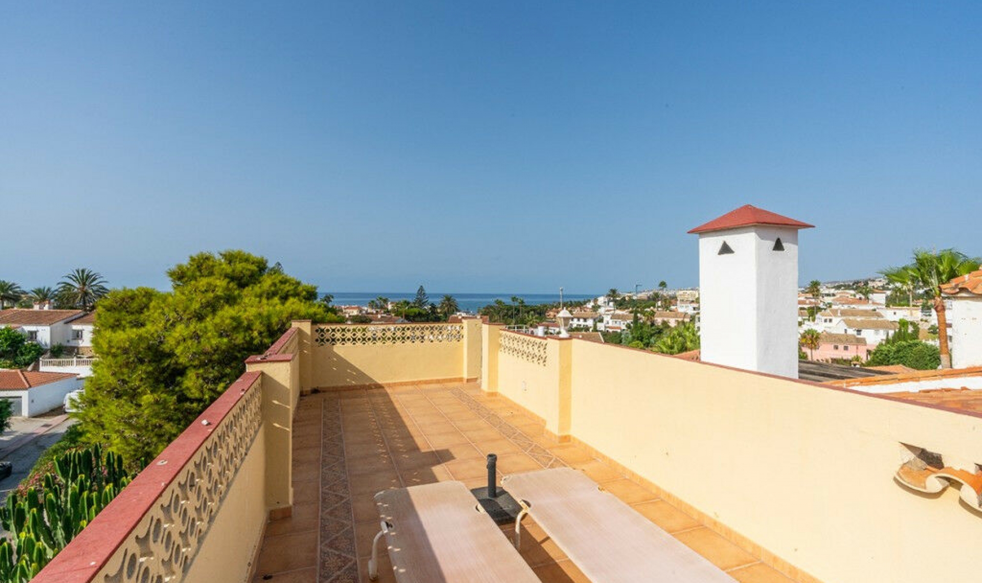 Resale - House -
El Faro