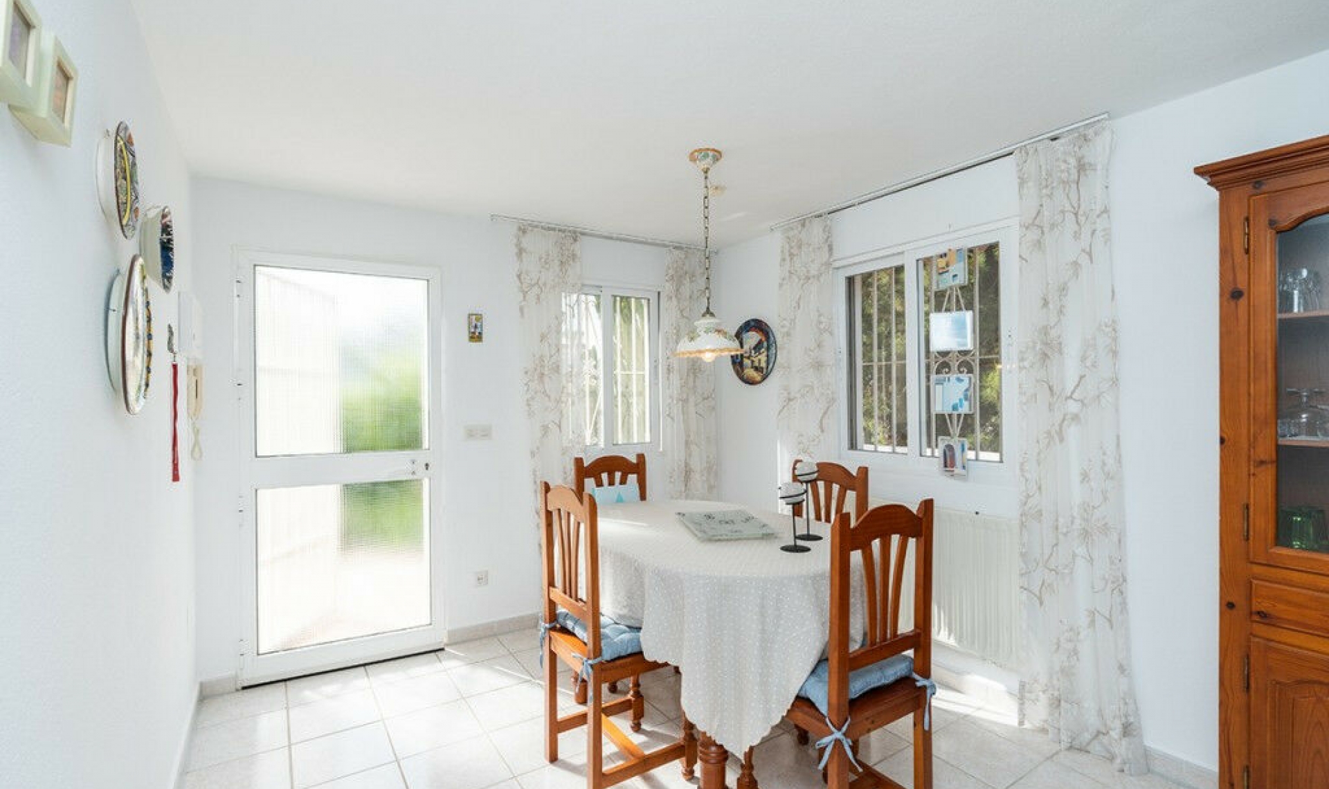 Resale - House -
El Faro