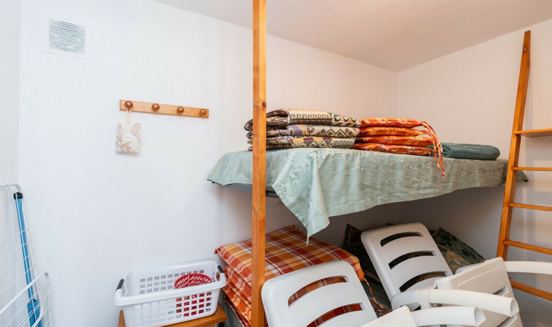 Resale - House -
El Faro