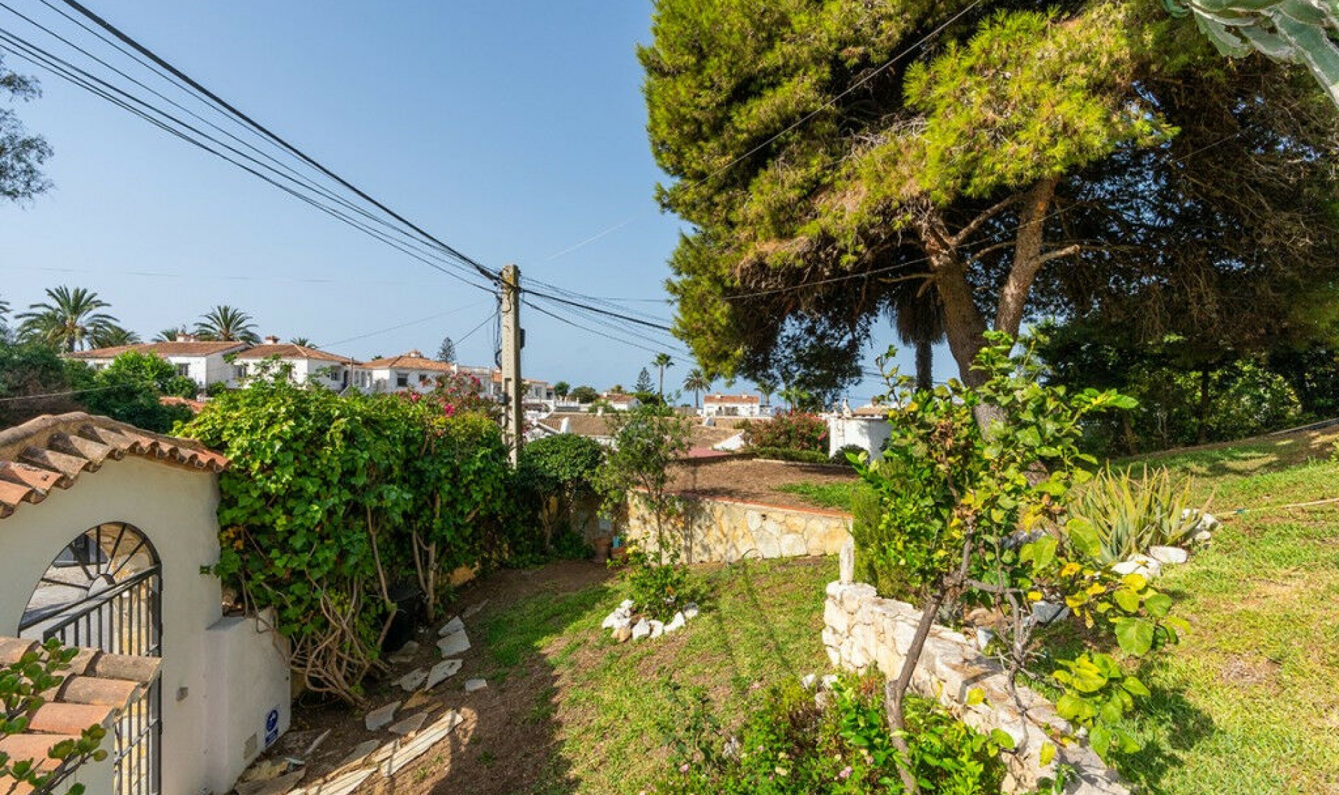 Resale - House -
El Faro