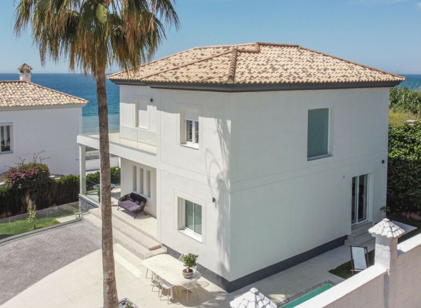 Resale - House -
El Faro