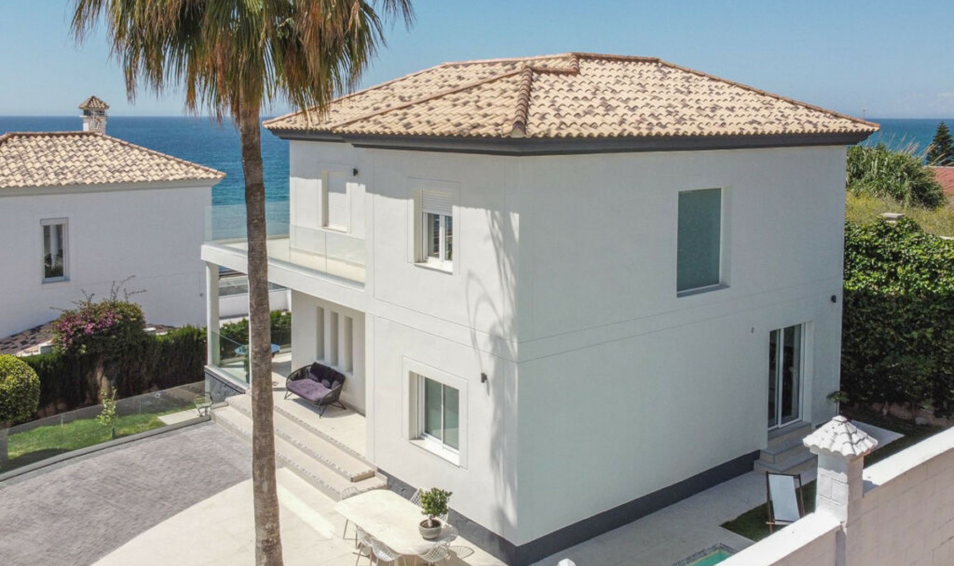 Resale - House -
El Faro