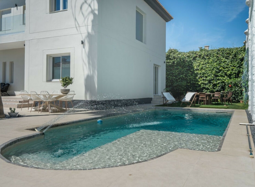 Resale - House -
El Faro