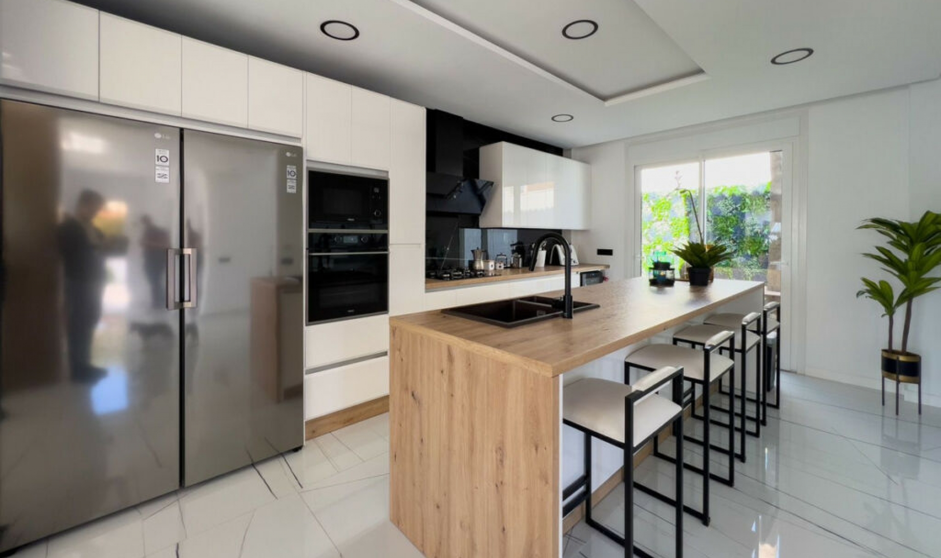 Resale - House -
El Faro