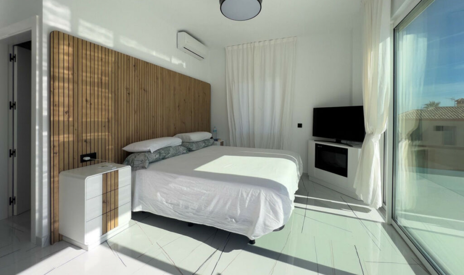 Resale - House -
El Faro