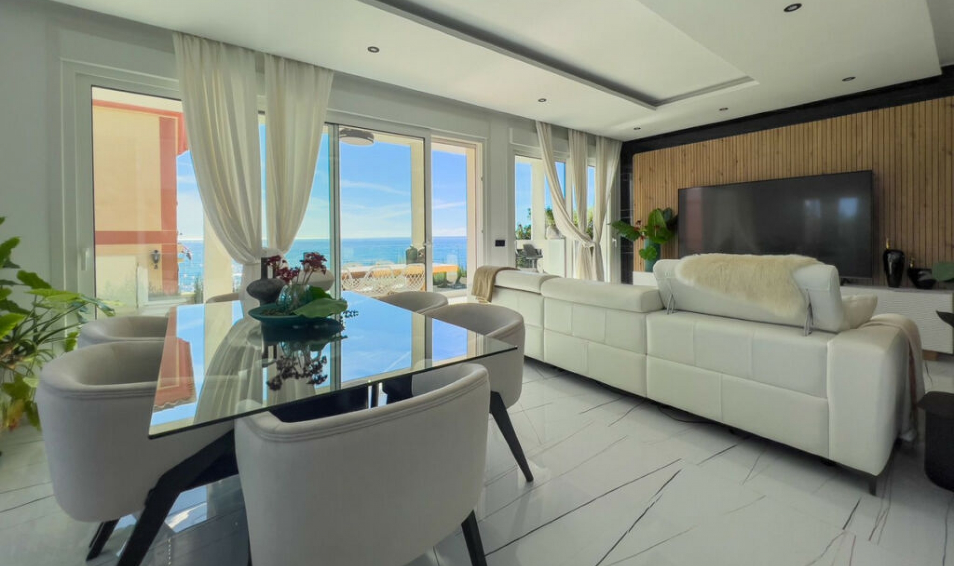 Resale - House -
El Faro