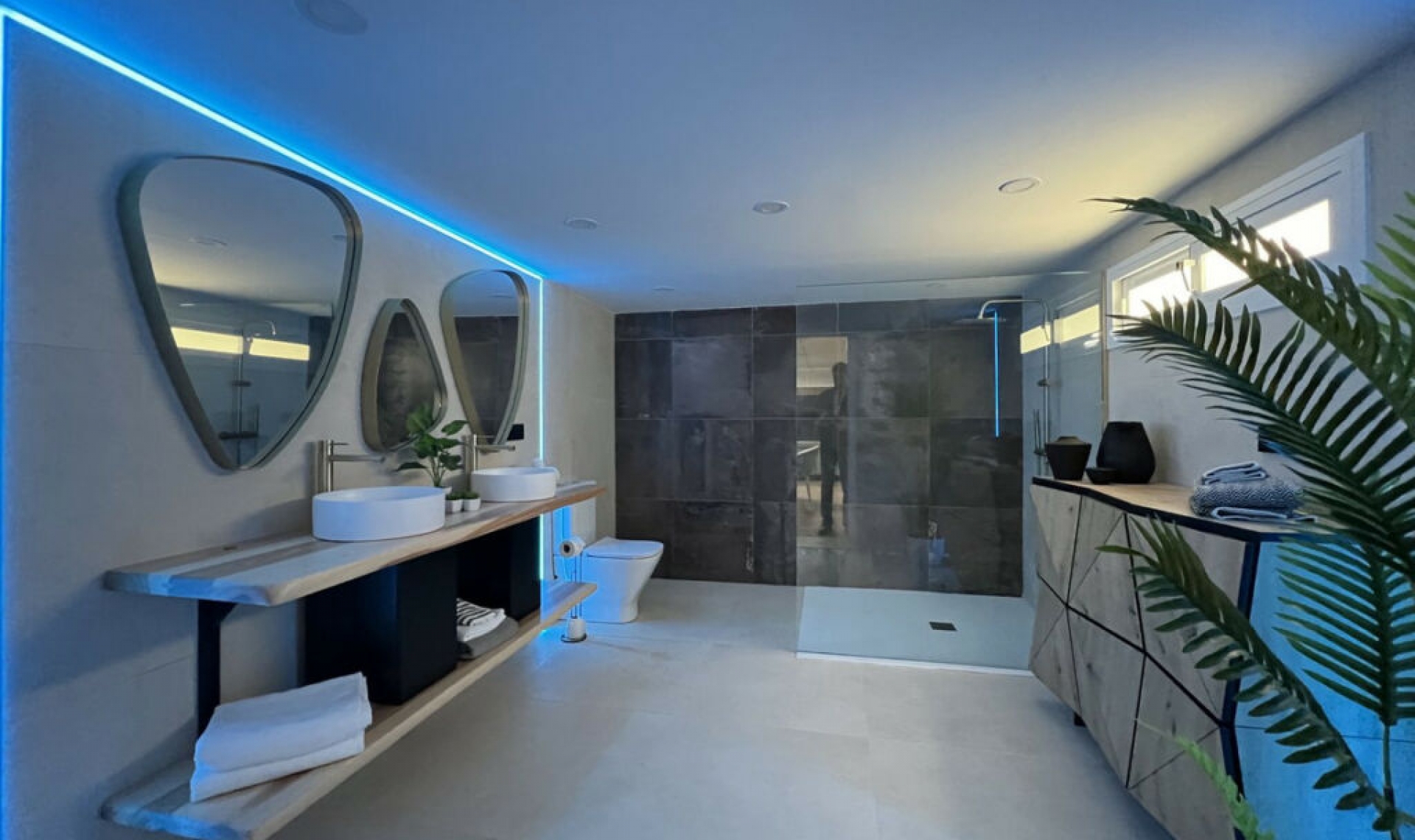 Resale - House -
El Faro