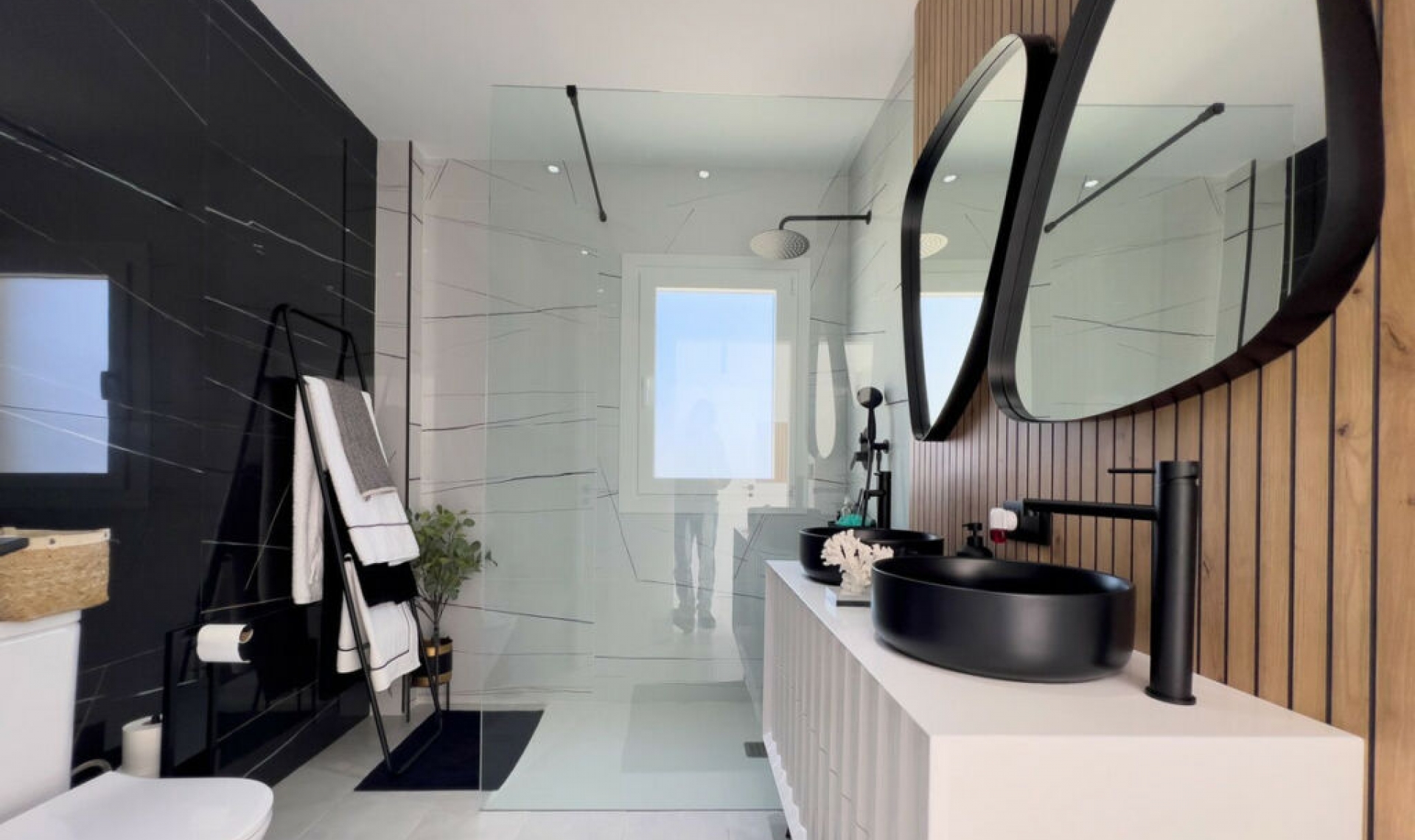 Resale - House -
El Faro