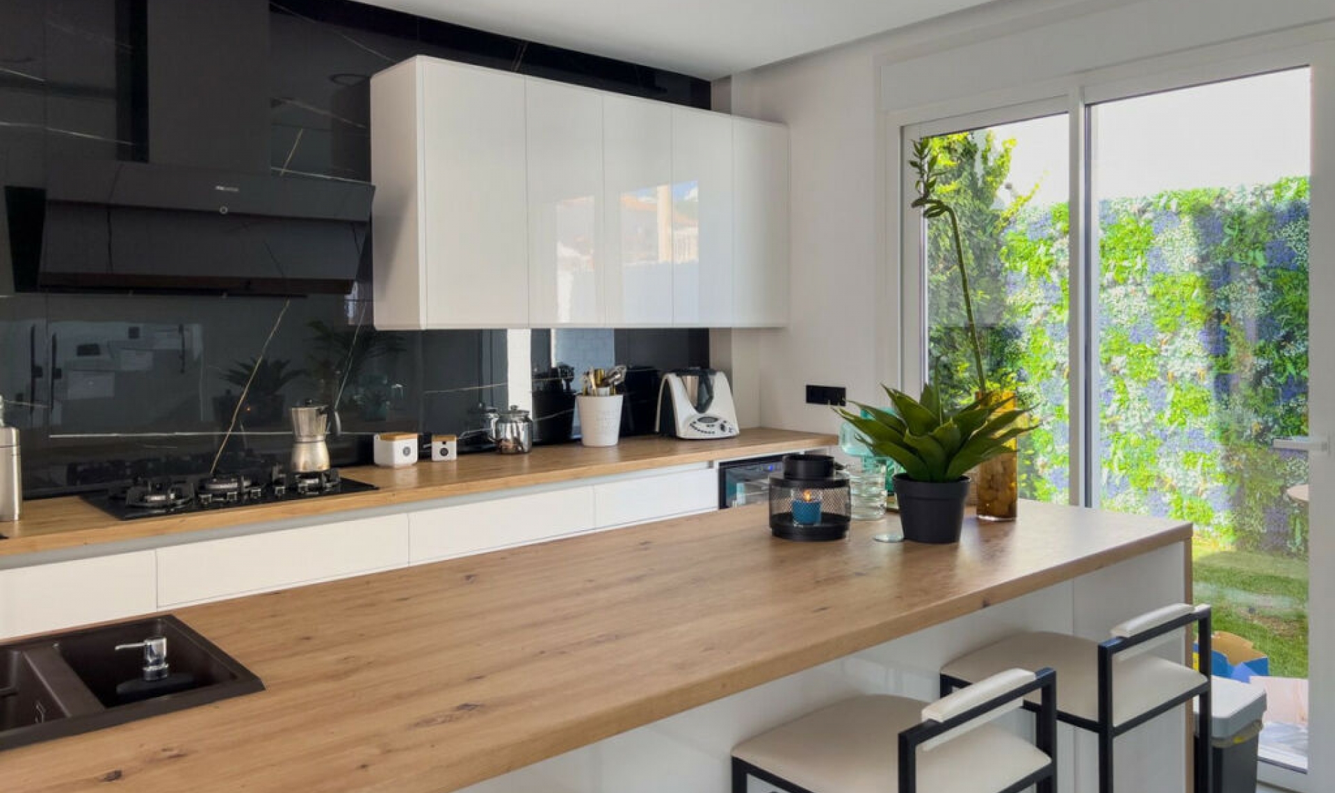 Resale - House -
El Faro