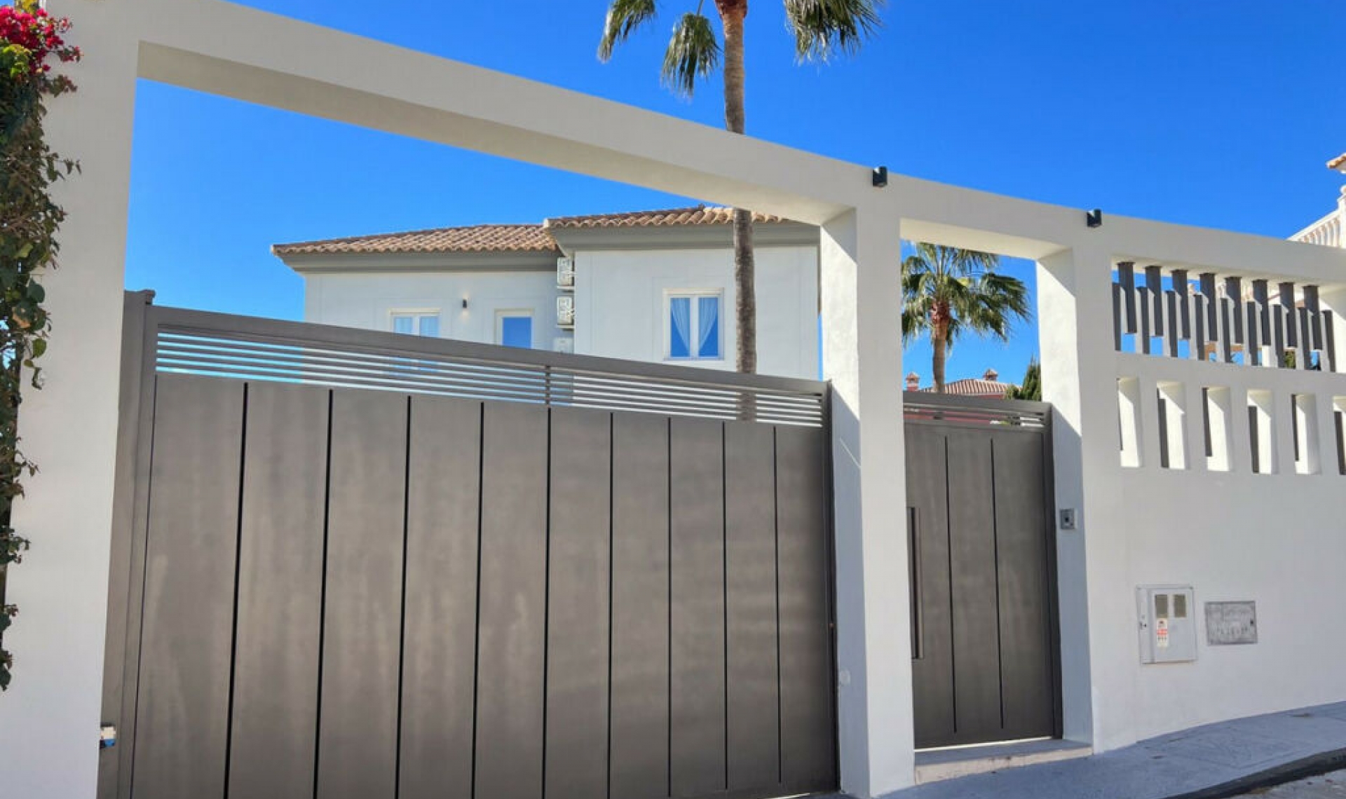 Resale - House -
El Faro