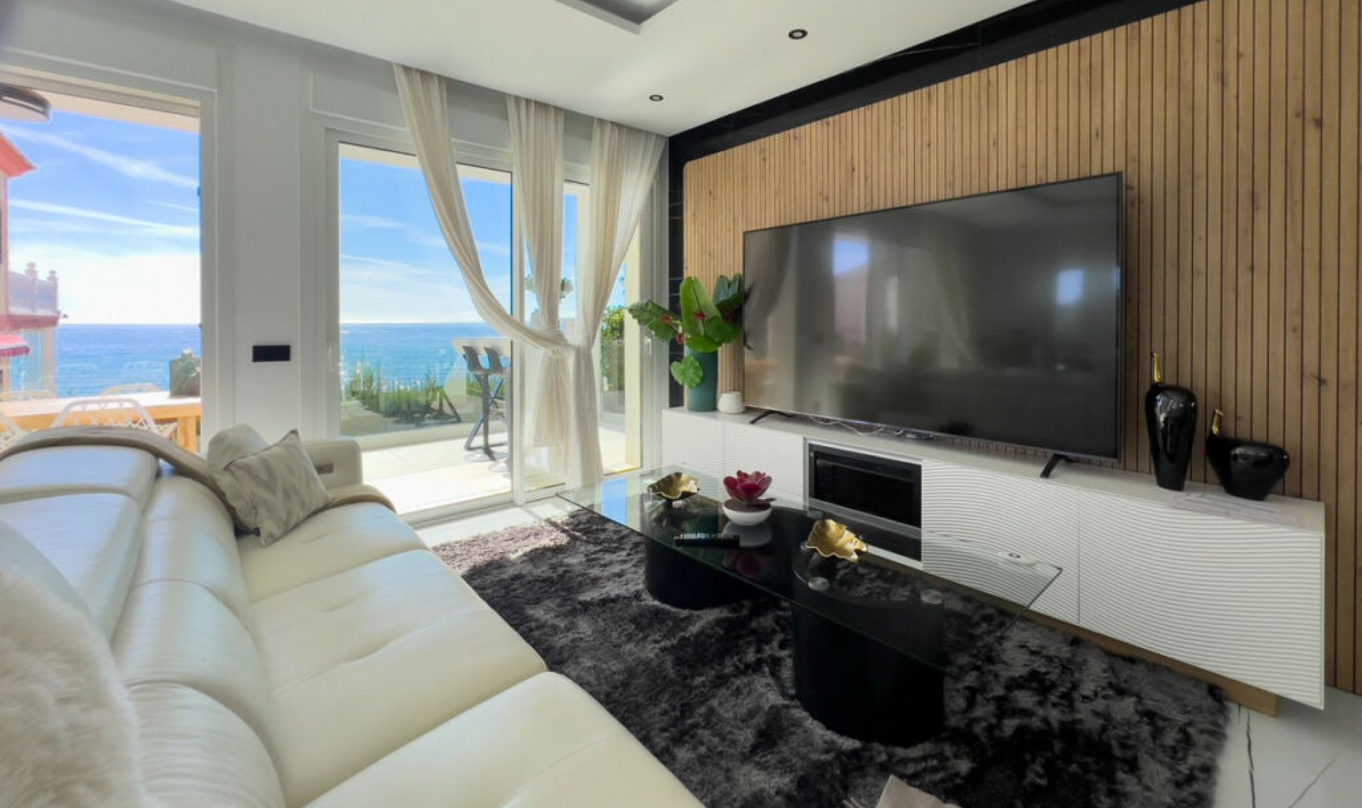 Resale - House -
El Faro