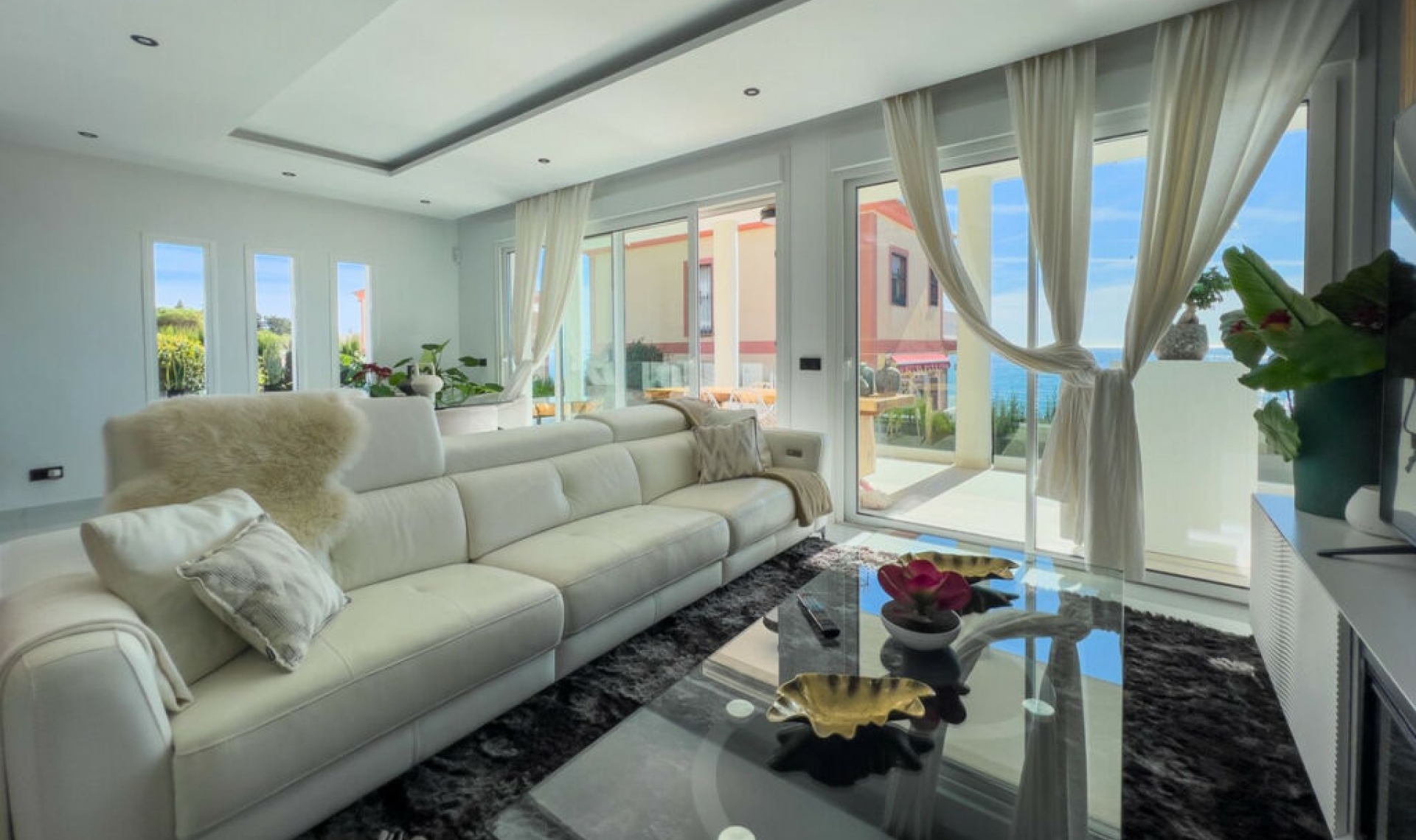 Resale - House -
El Faro