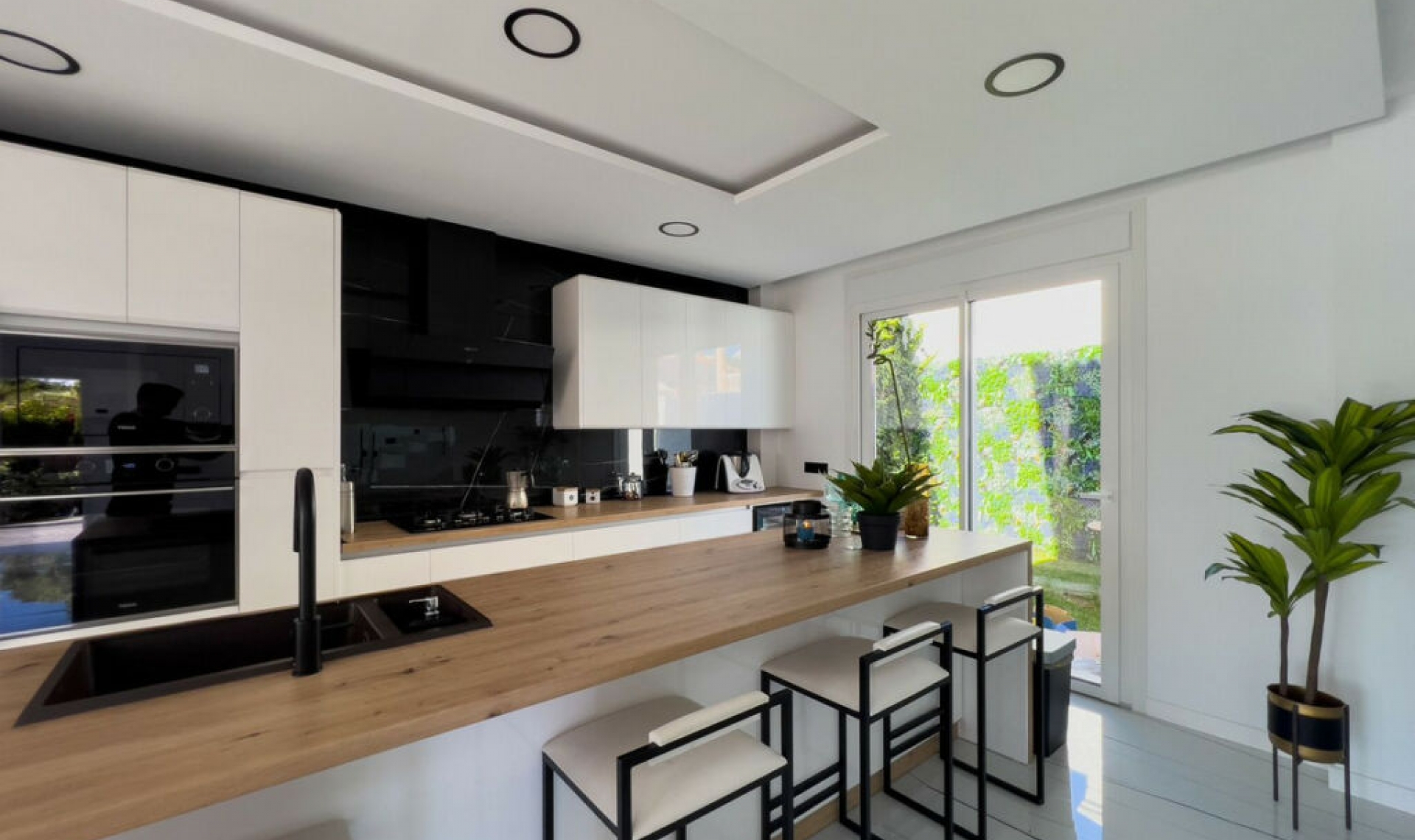 Resale - House -
El Faro