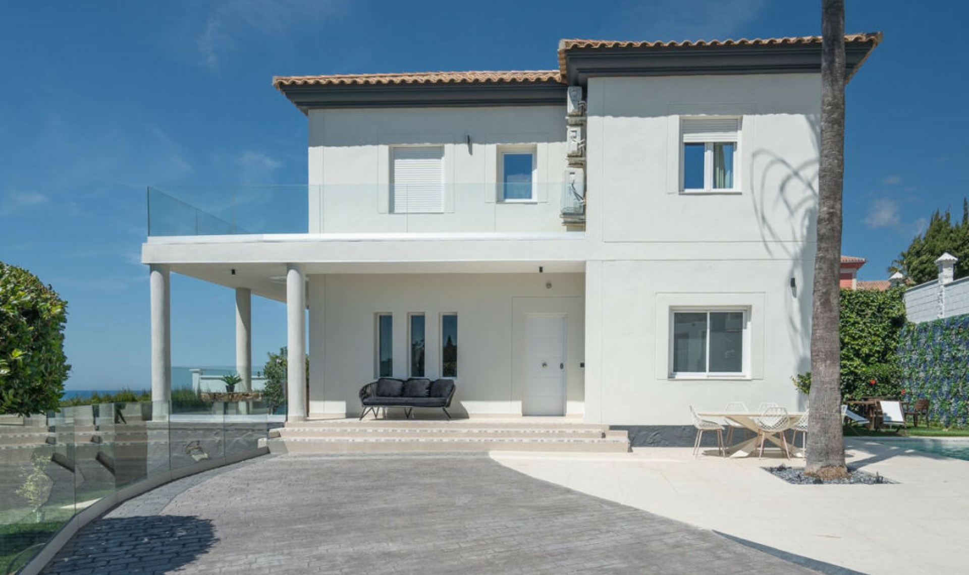 Resale - House -
El Faro