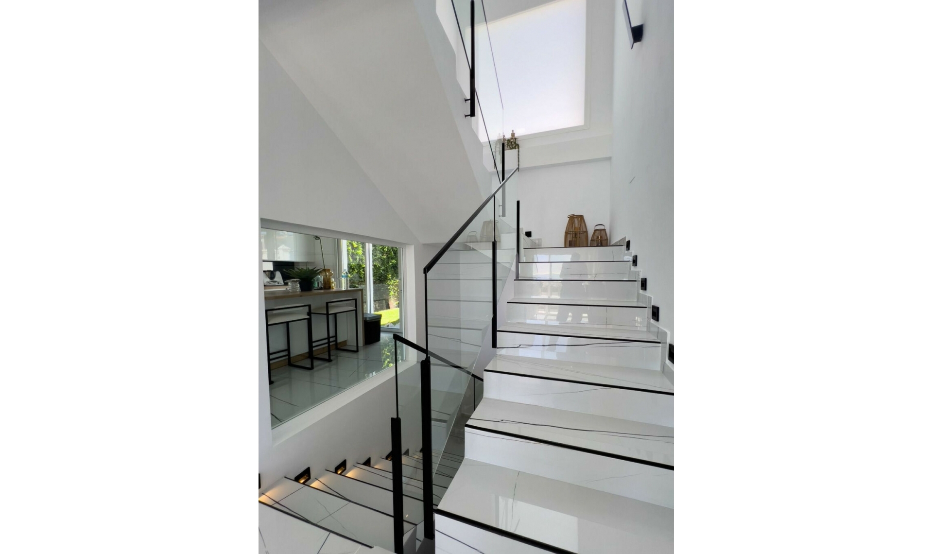 Resale - House -
El Faro