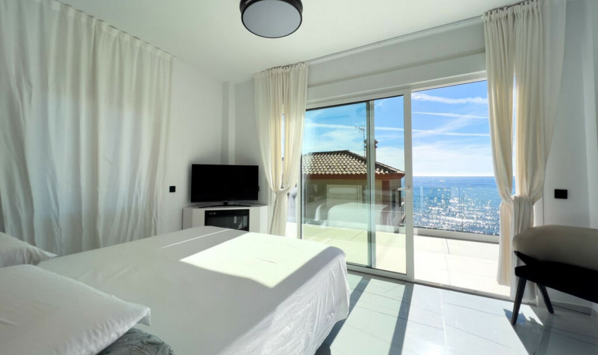 Resale - House -
El Faro