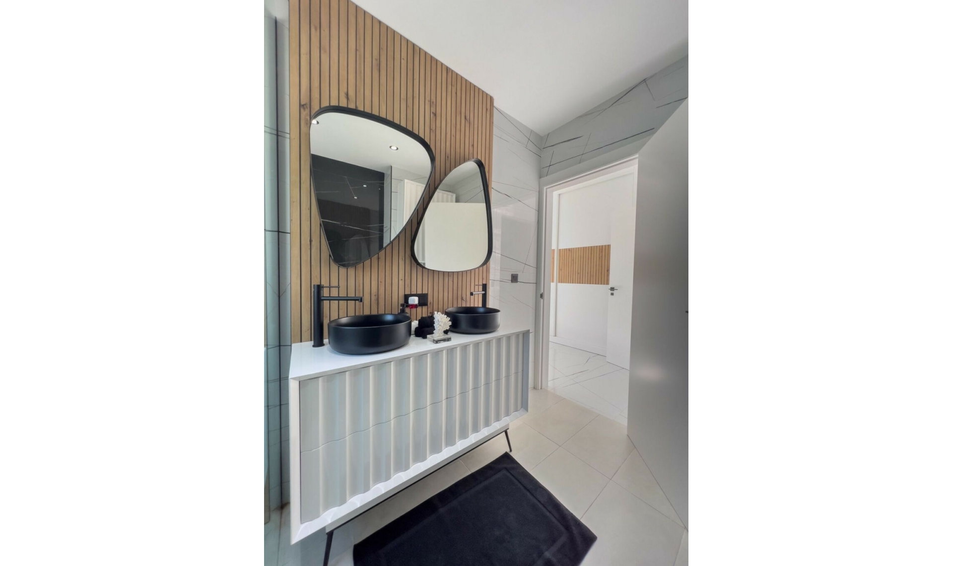 Resale - House -
El Faro