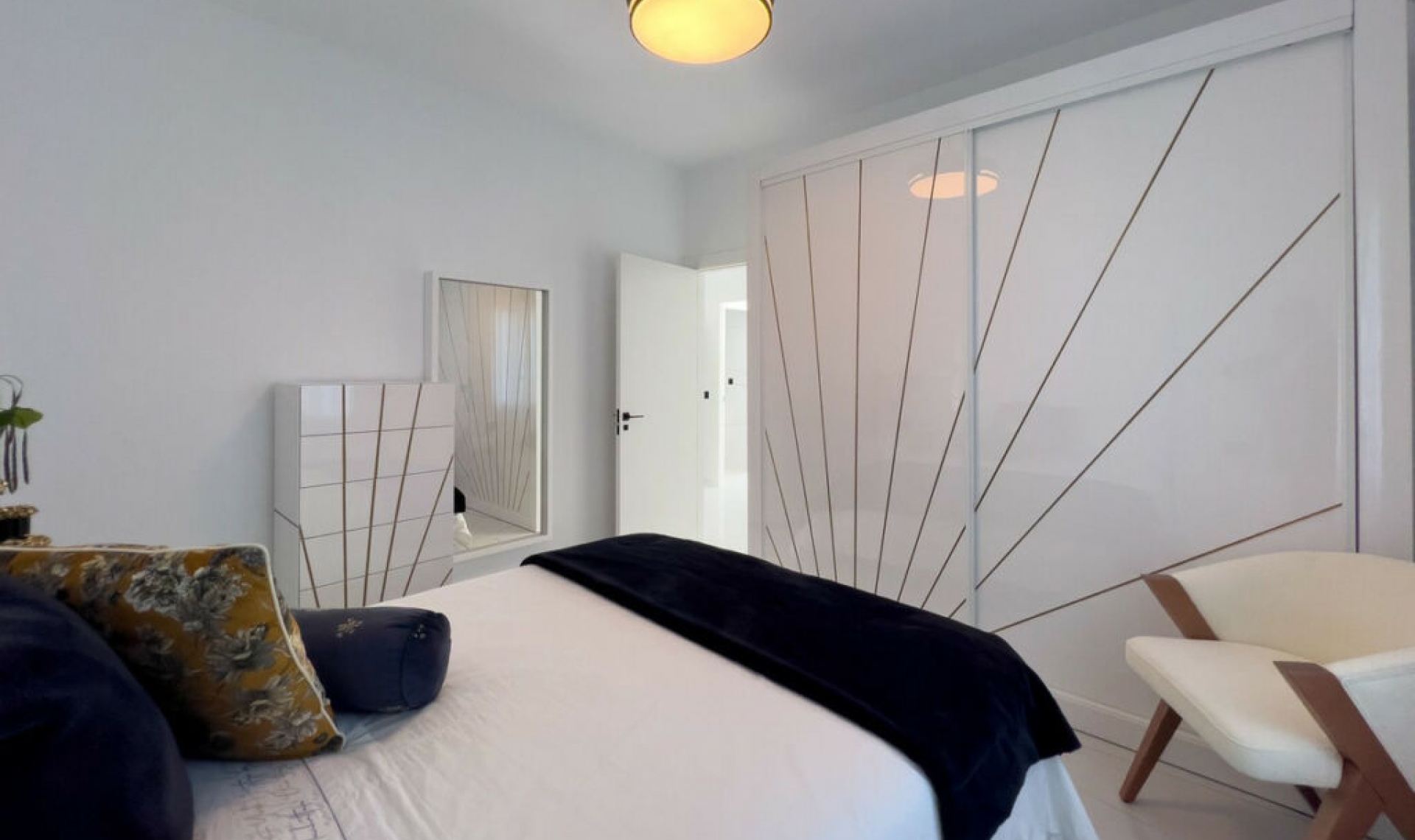 Resale - House -
El Faro