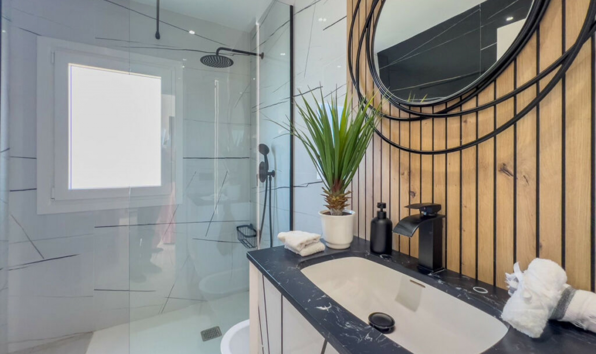 Resale - House -
El Faro