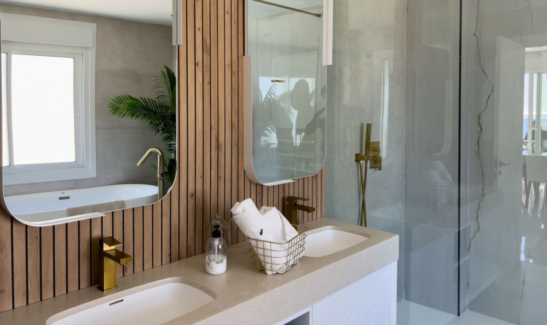 Resale - House -
El Faro