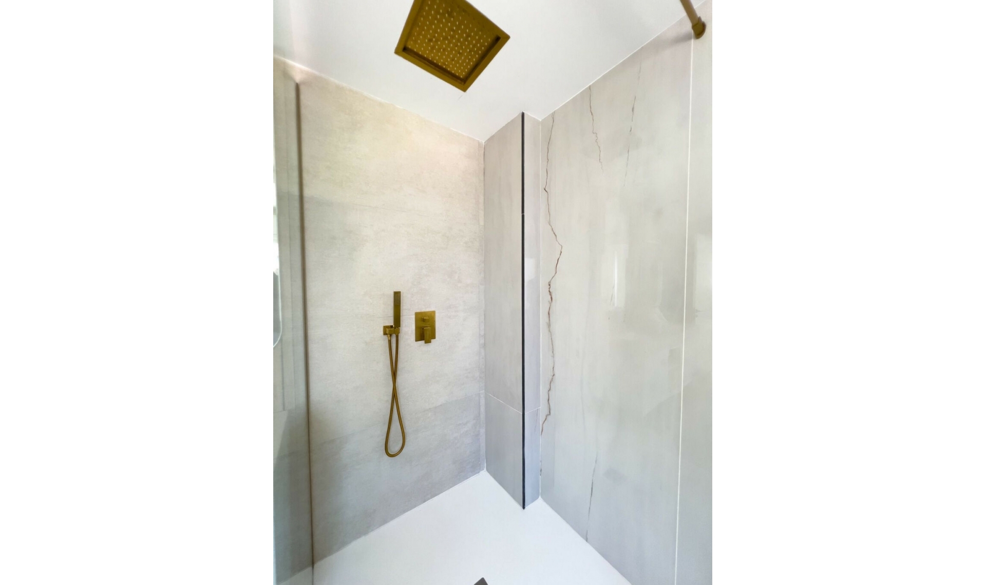 Resale - House -
El Faro