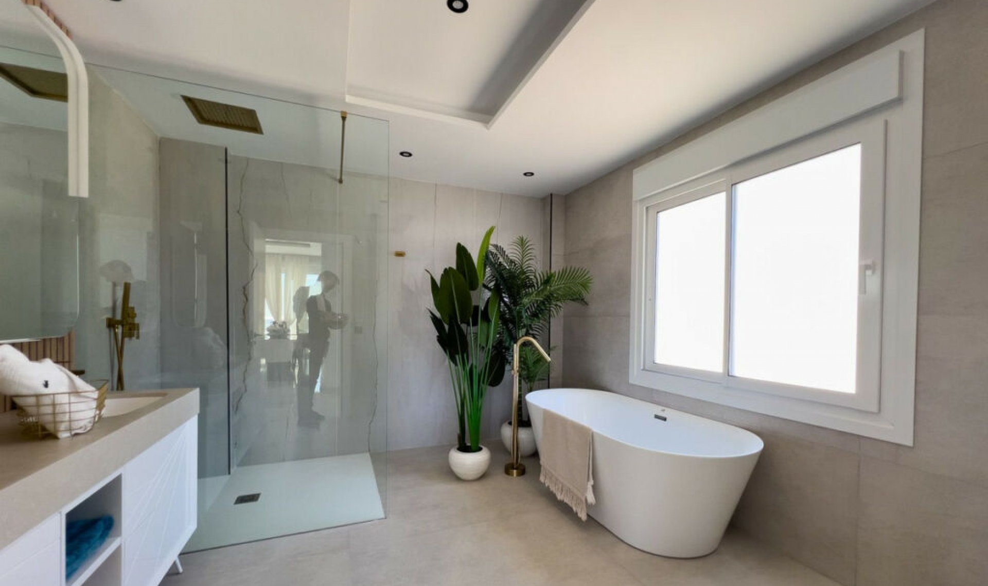 Resale - House -
El Faro