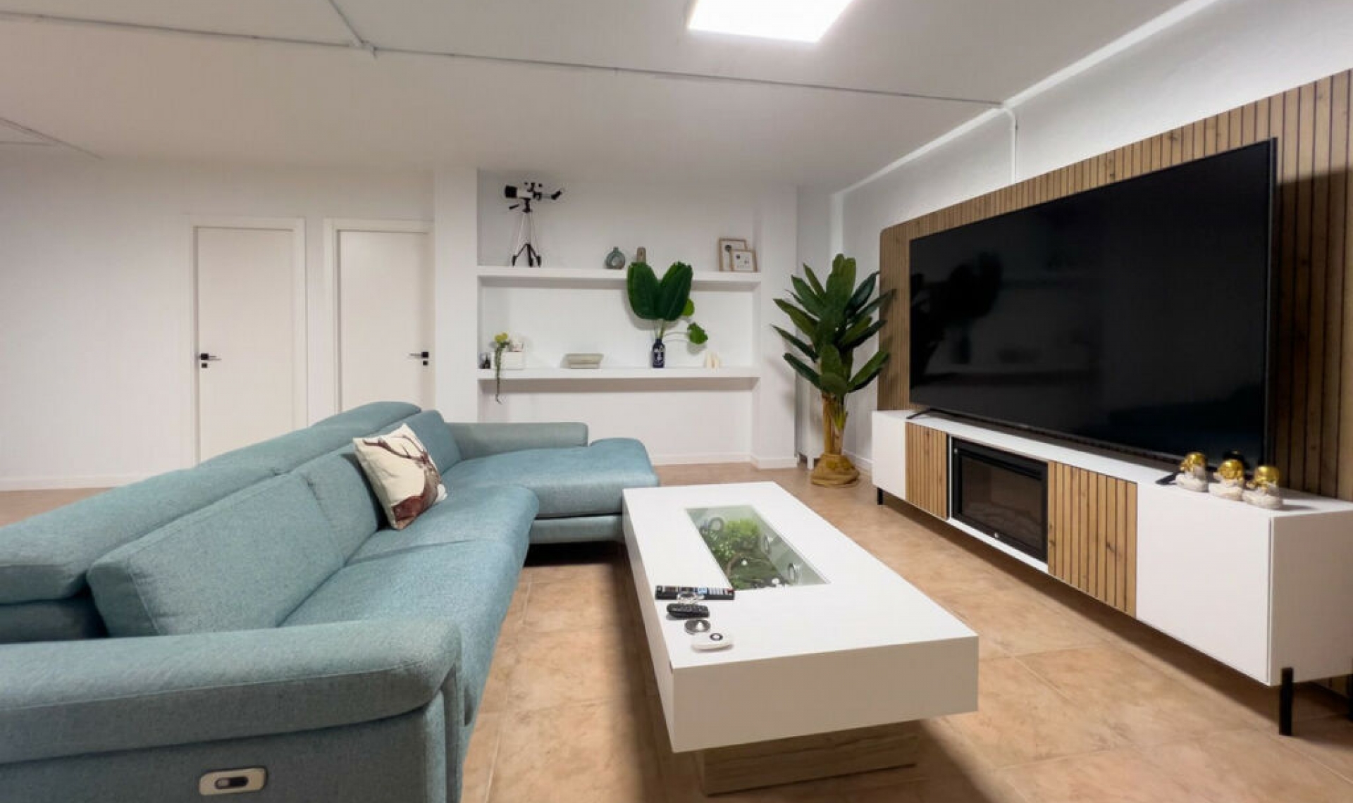 Resale - House -
El Faro