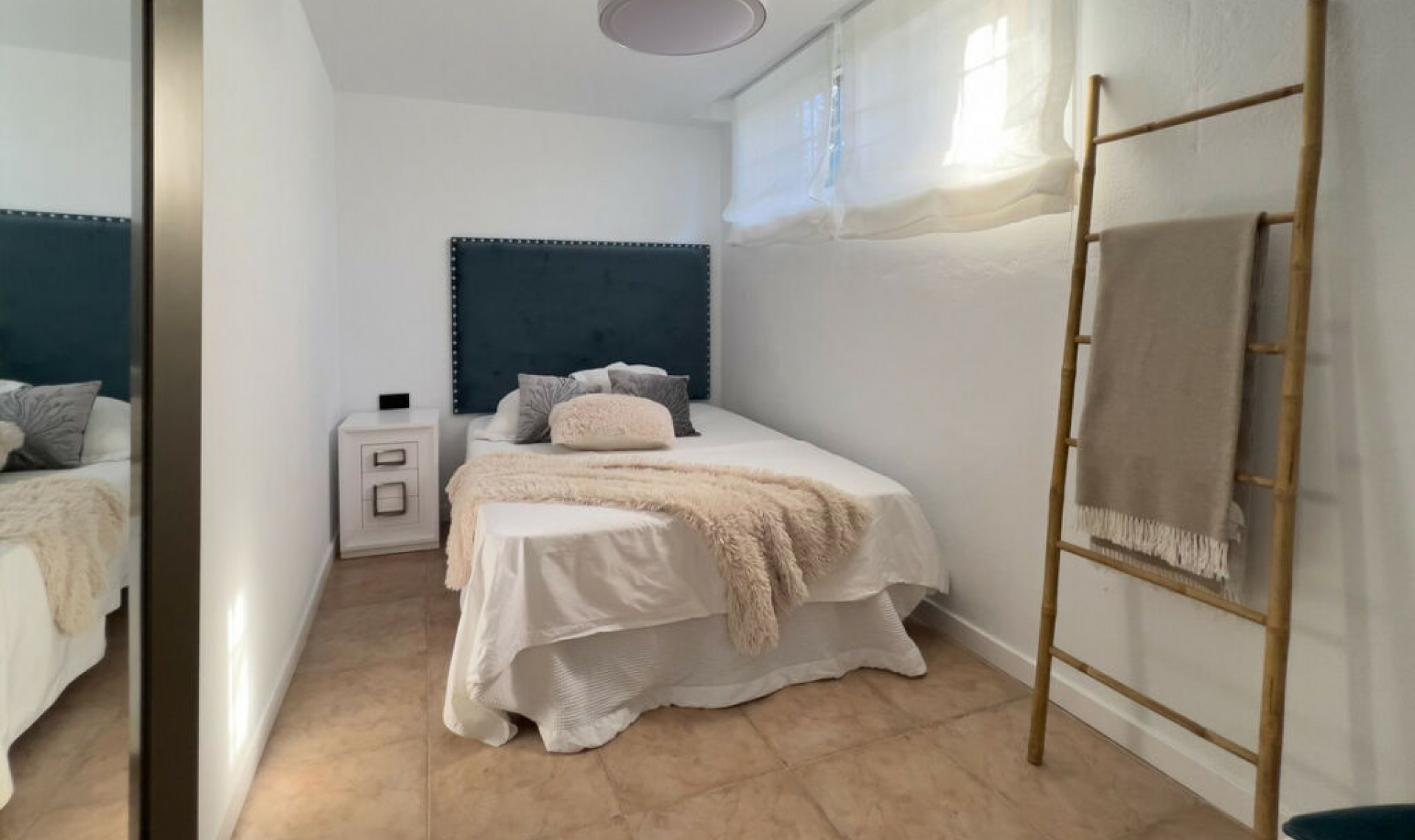 Resale - House -
El Faro