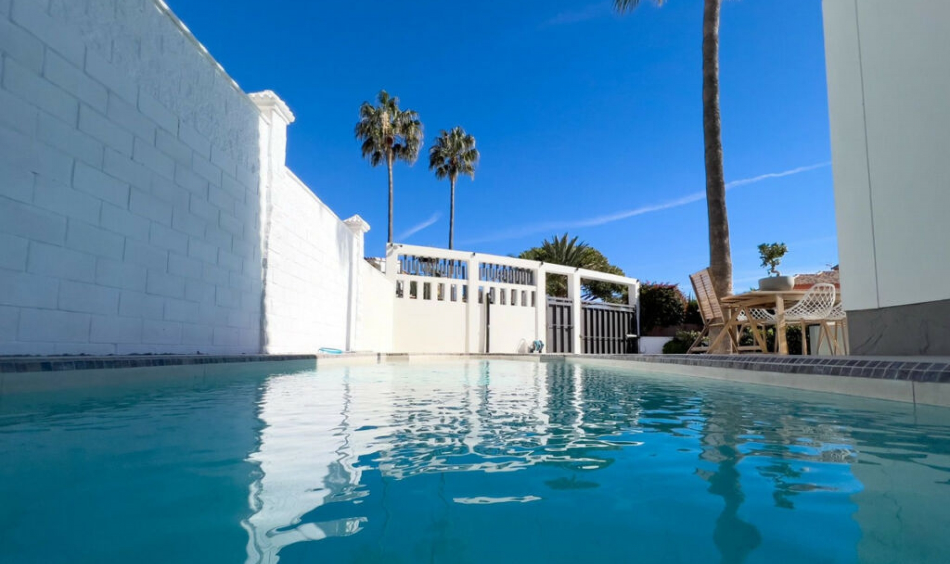 Resale - House -
El Faro