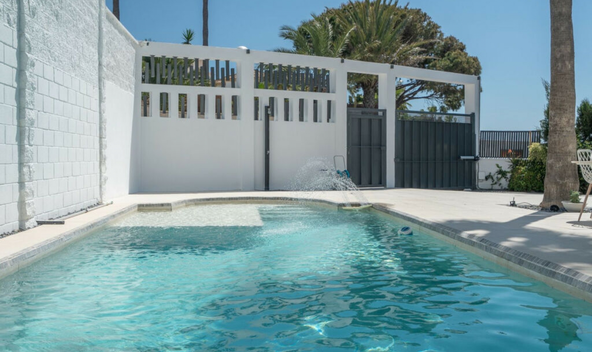 Resale - House -
El Faro