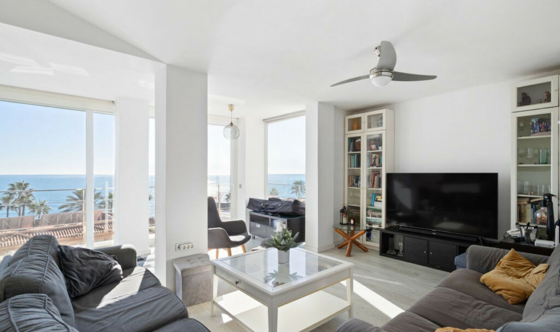 Resale - House -
El Faro