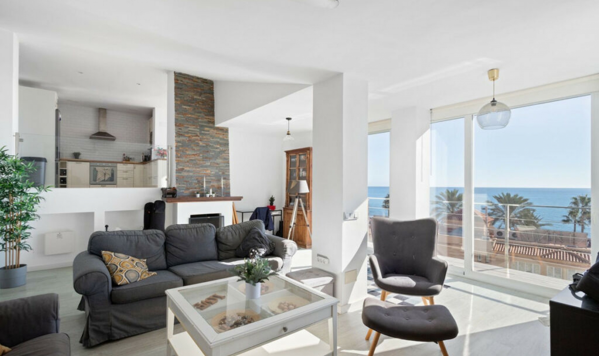 Resale - House -
El Faro