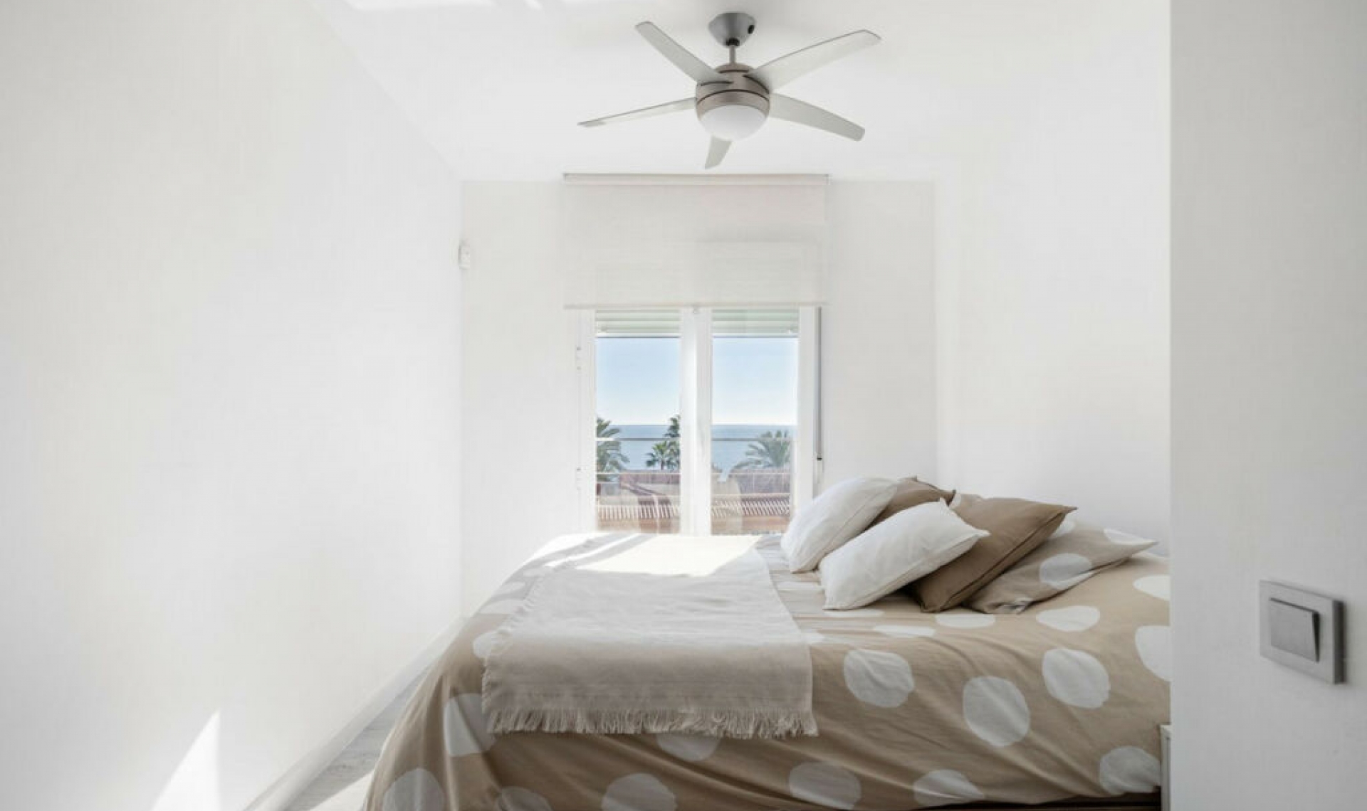 Resale - House -
El Faro