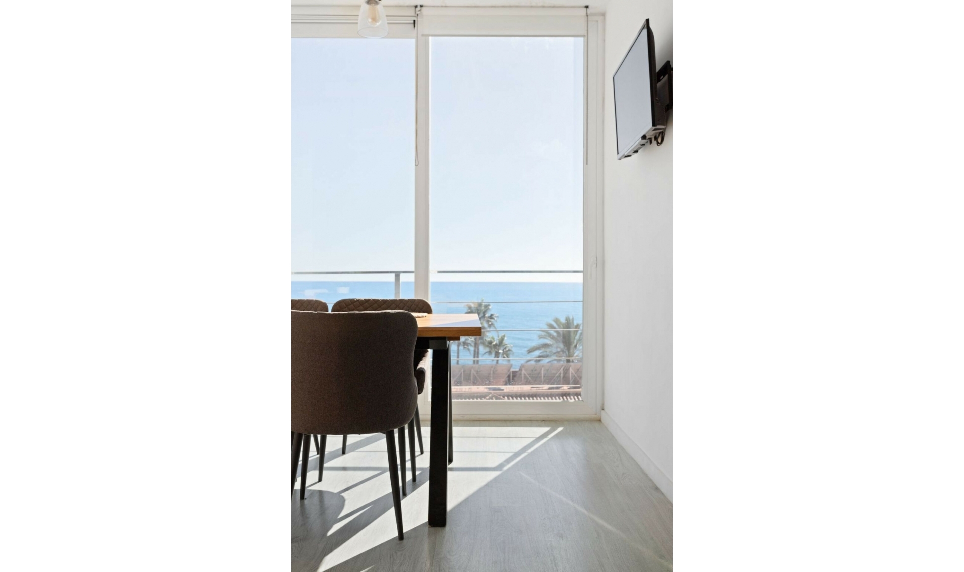 Resale - House -
El Faro
