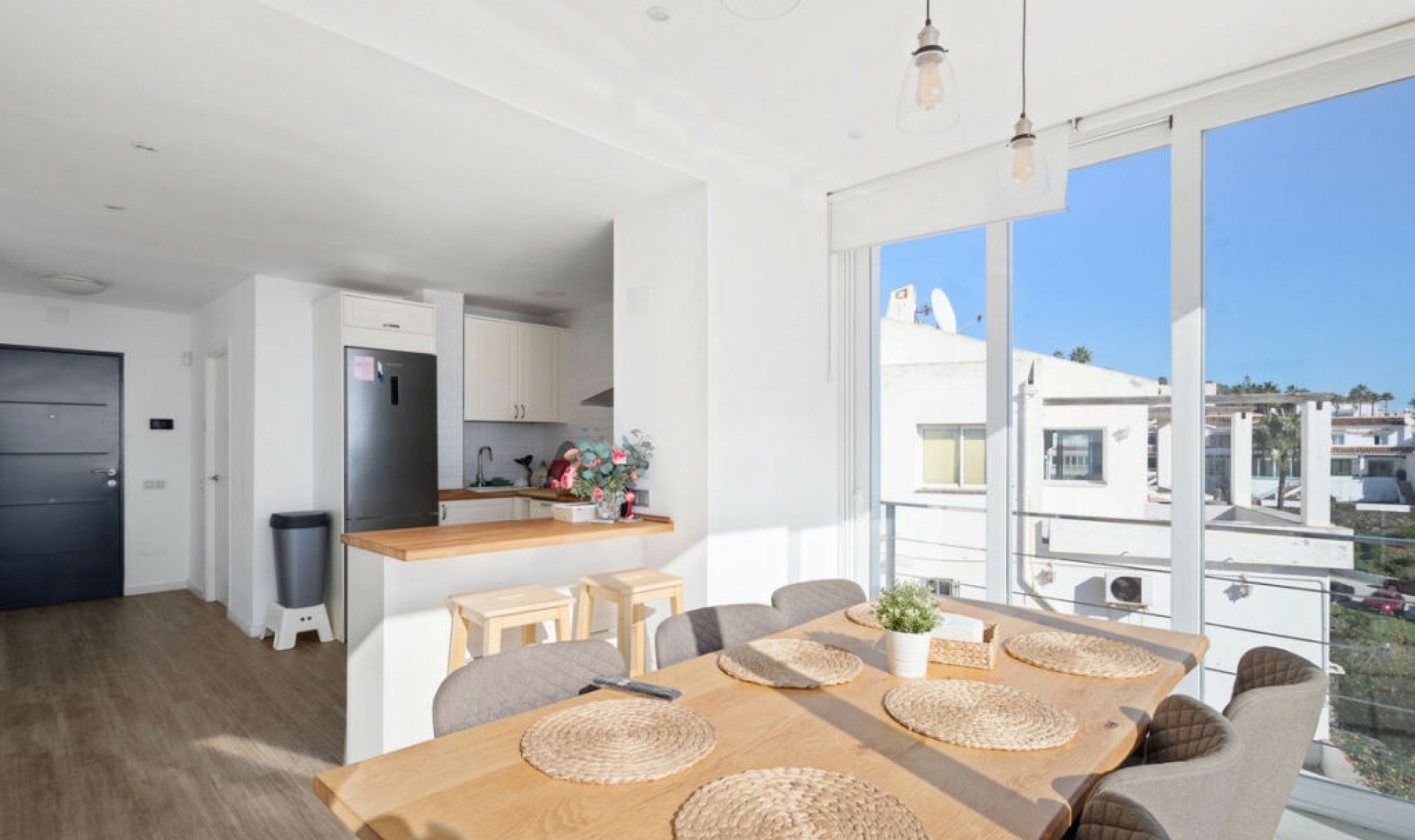 Resale - House -
El Faro