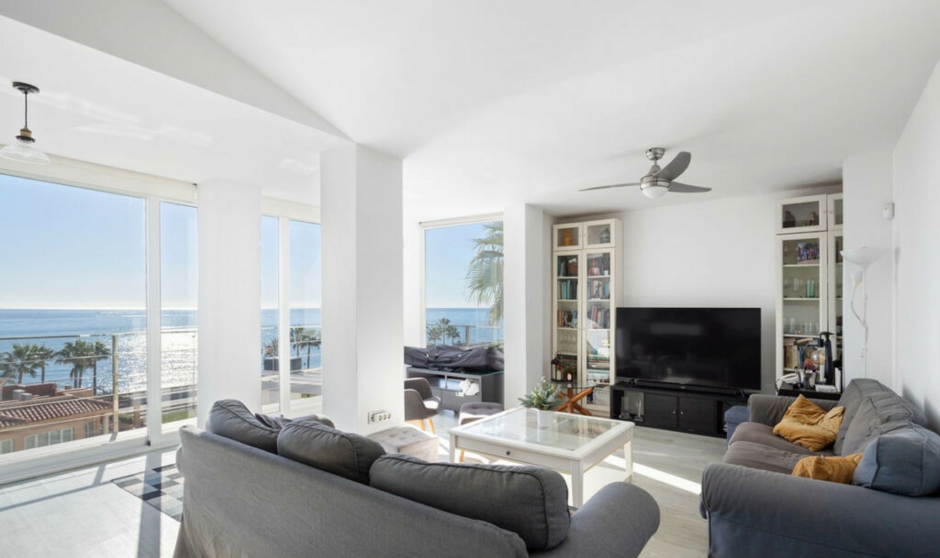 Resale - House -
El Faro