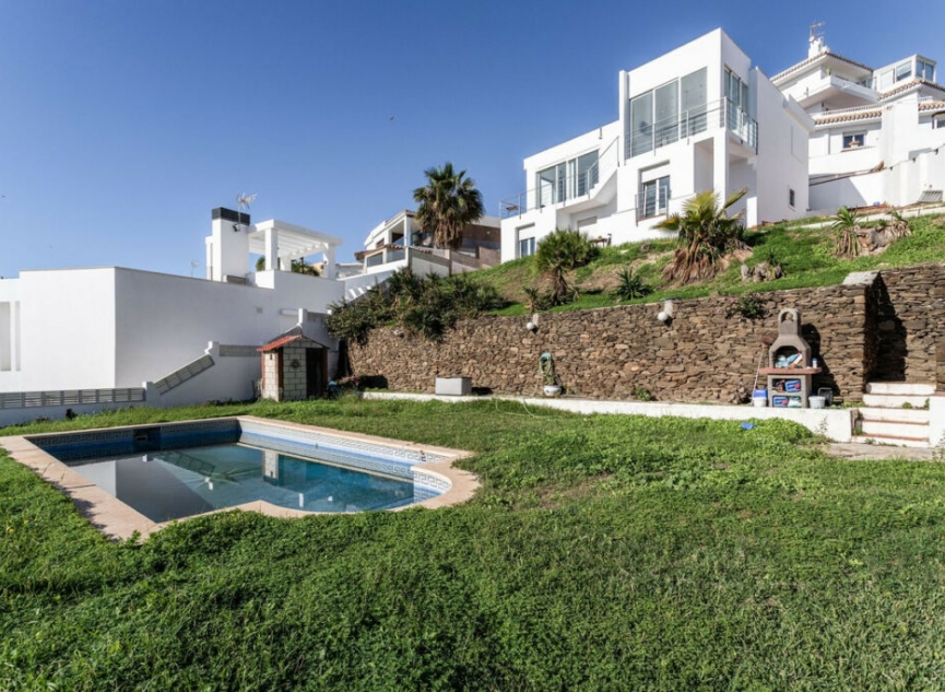 Resale - House -
El Faro