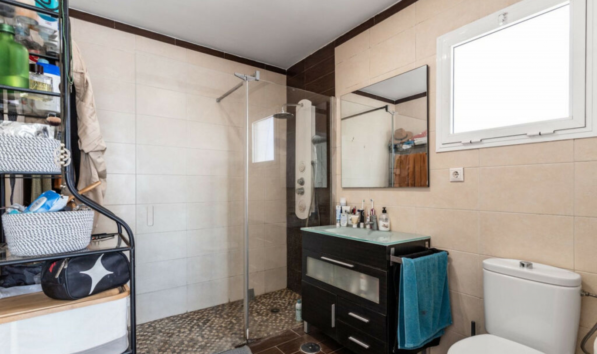 Resale - House -
El Faro