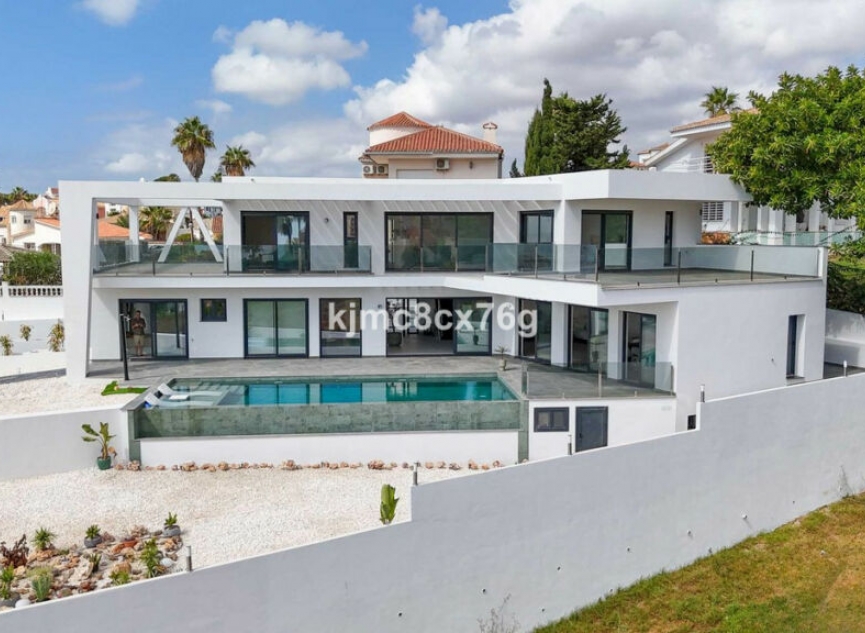 Resale - House -
El Faro