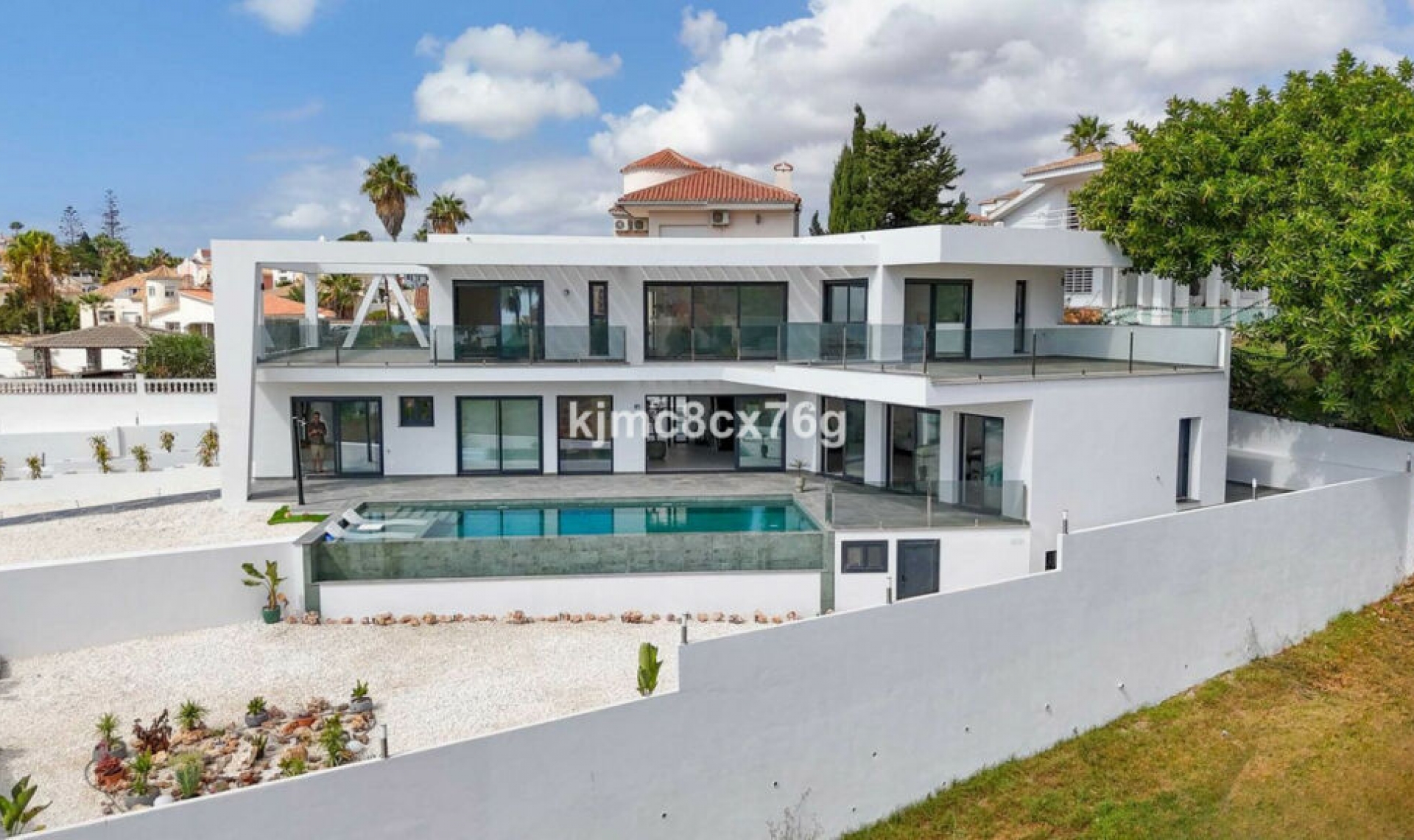 Resale - House -
El Faro